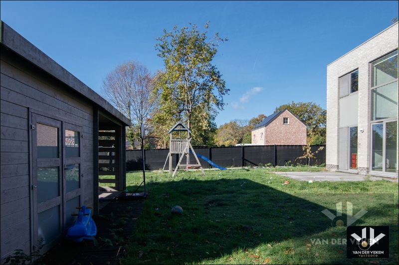 Moderne Gezinswoning aan de rand van de natuur foto 27