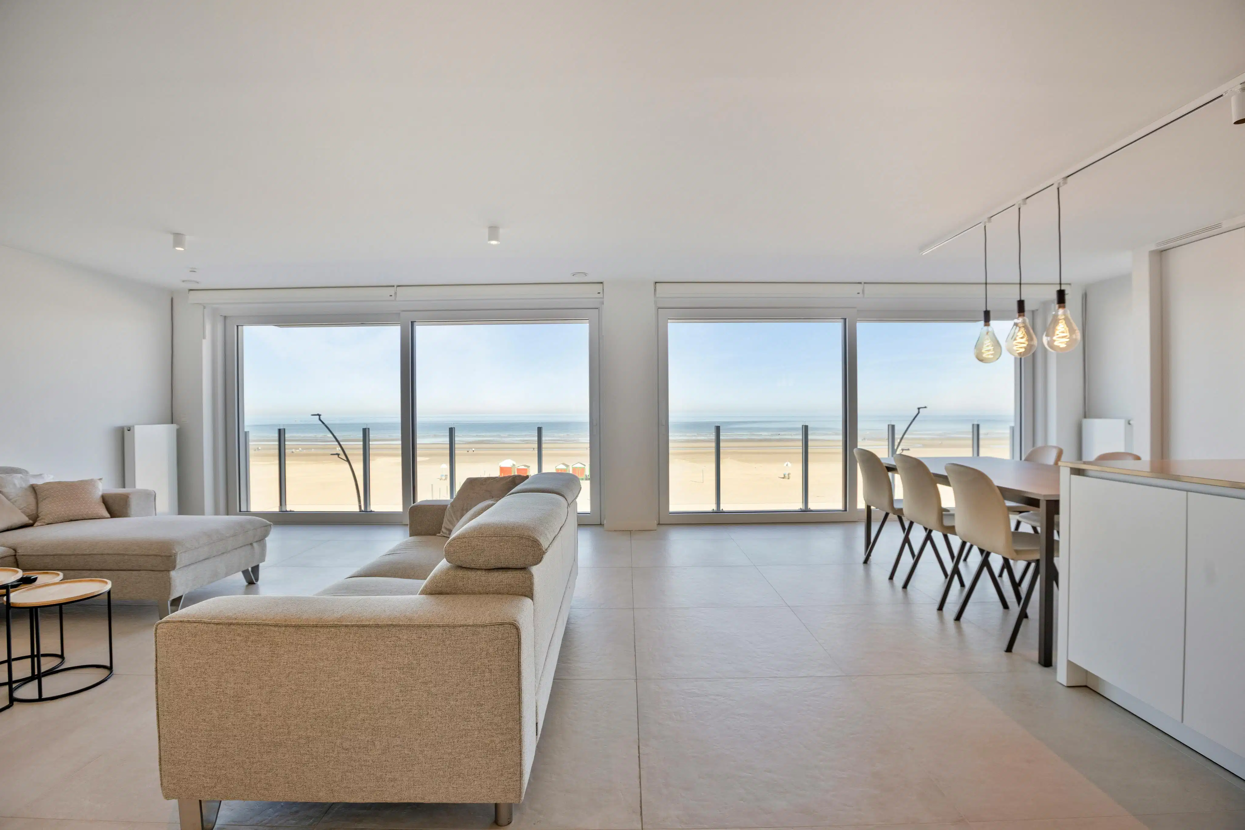 Uniek appartement met 4 slaapkamers op de Zeedijk te De Panne foto {{pictureIndex}}