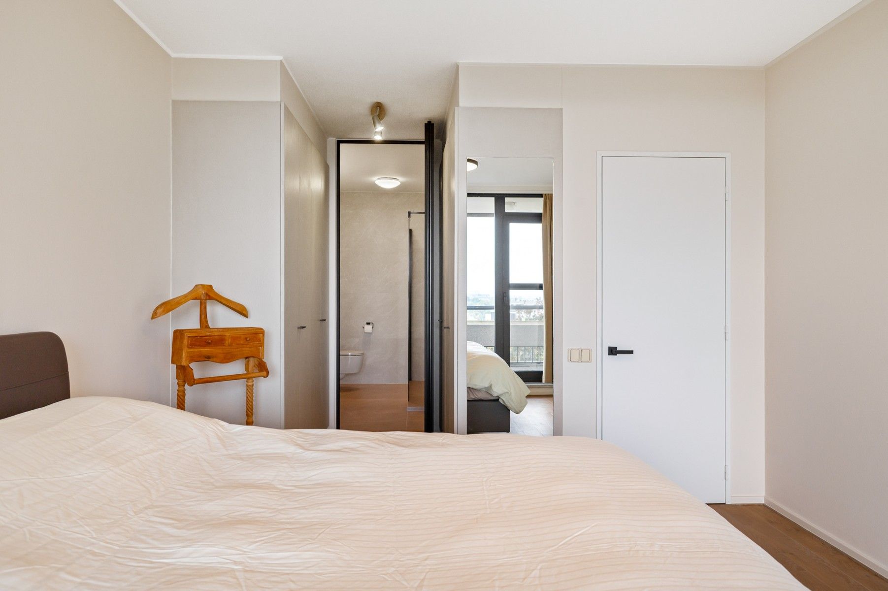 Gezellig, volledig gerenoveerd en instapklaar appartement 121m² + 26m² terras foto 10