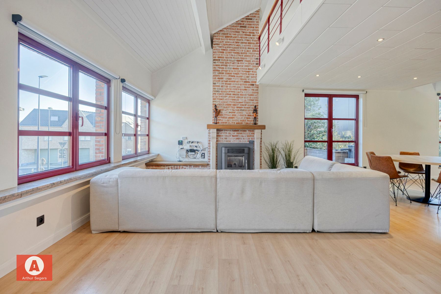 Ruim & energiezuinig appartement mét ruime beneden-berging. foto 11