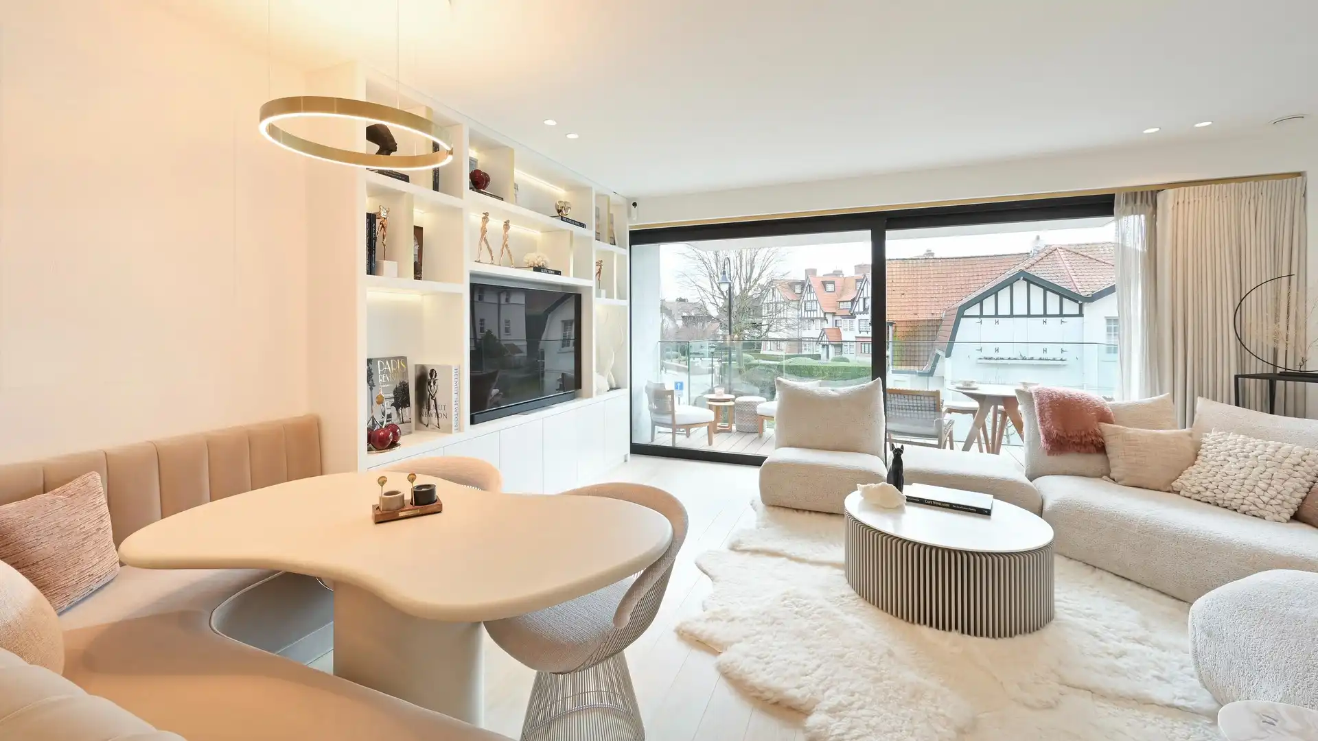 Subliem appartement met zonneterras, genietend van prachtige open zichten op het groen en de villa's van het Zoute. foto 2