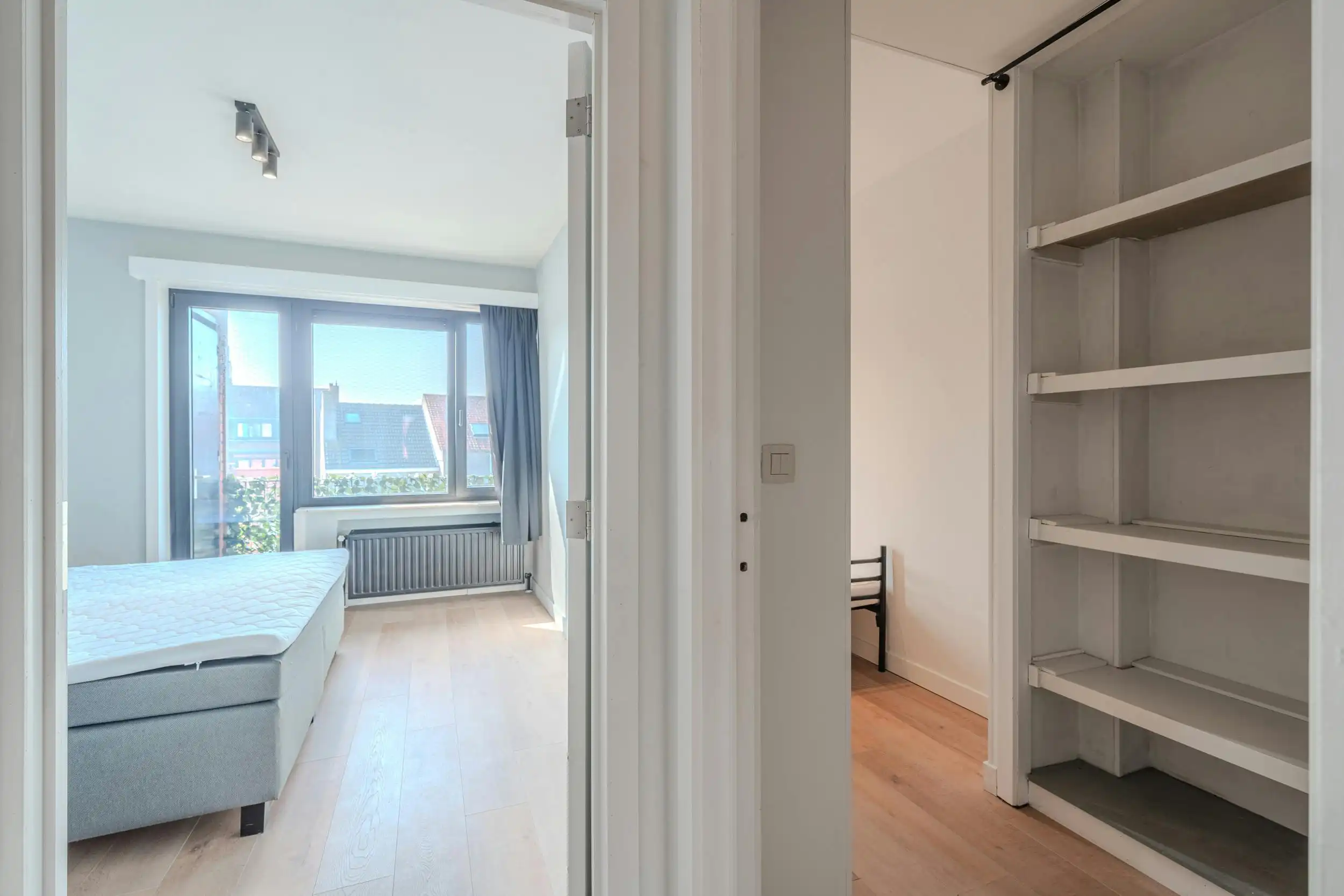 Instapklaar 2-slaapkamer appartement te koop te Oostende foto 11