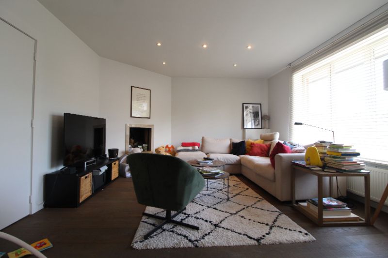 Instapklaar appartement met ruim terras te huur in centrum Roeselare foto 2