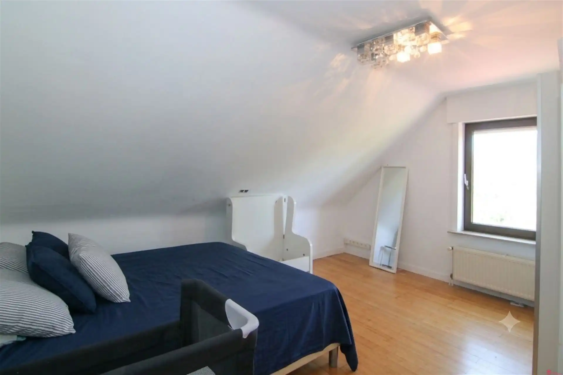 Halfopen woning met in groene wijk foto 11