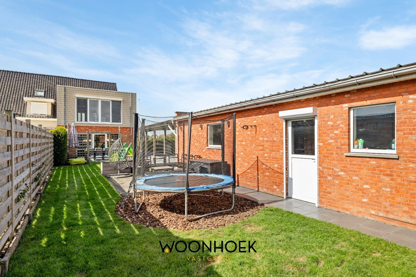 Ruime 4 slaapkamer woning met fraai aangelegde tuin te Lokeren!  foto 24