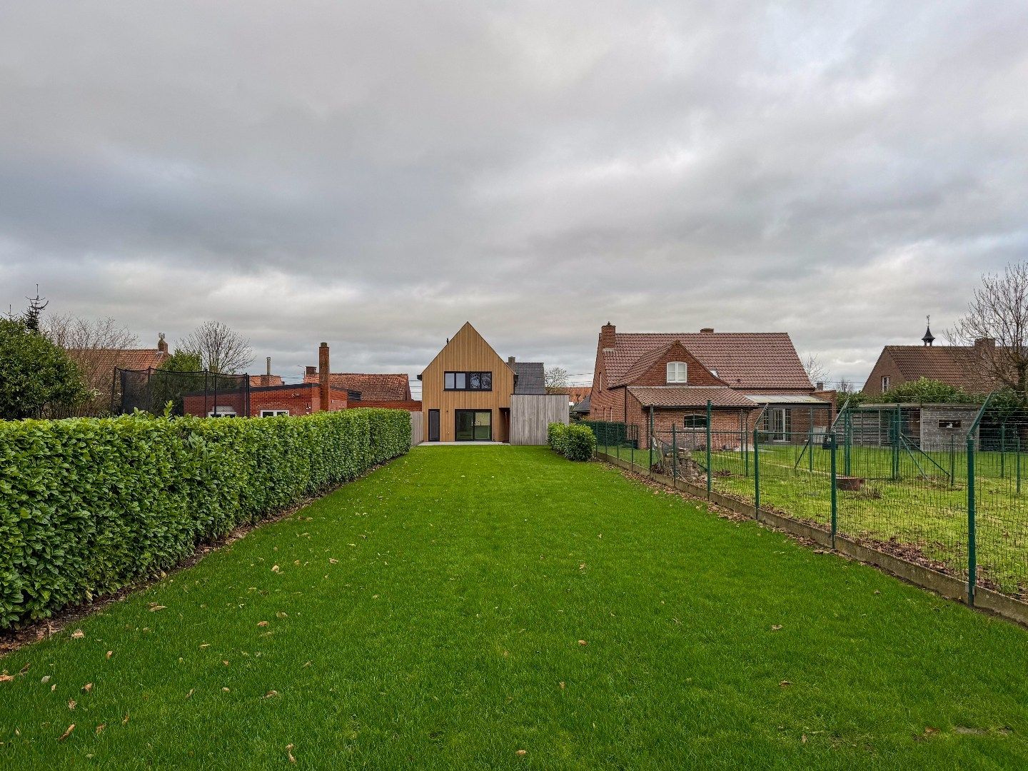Volledig gerenoveerde woning met 3 slaapkamers, carport en tuin. foto 17