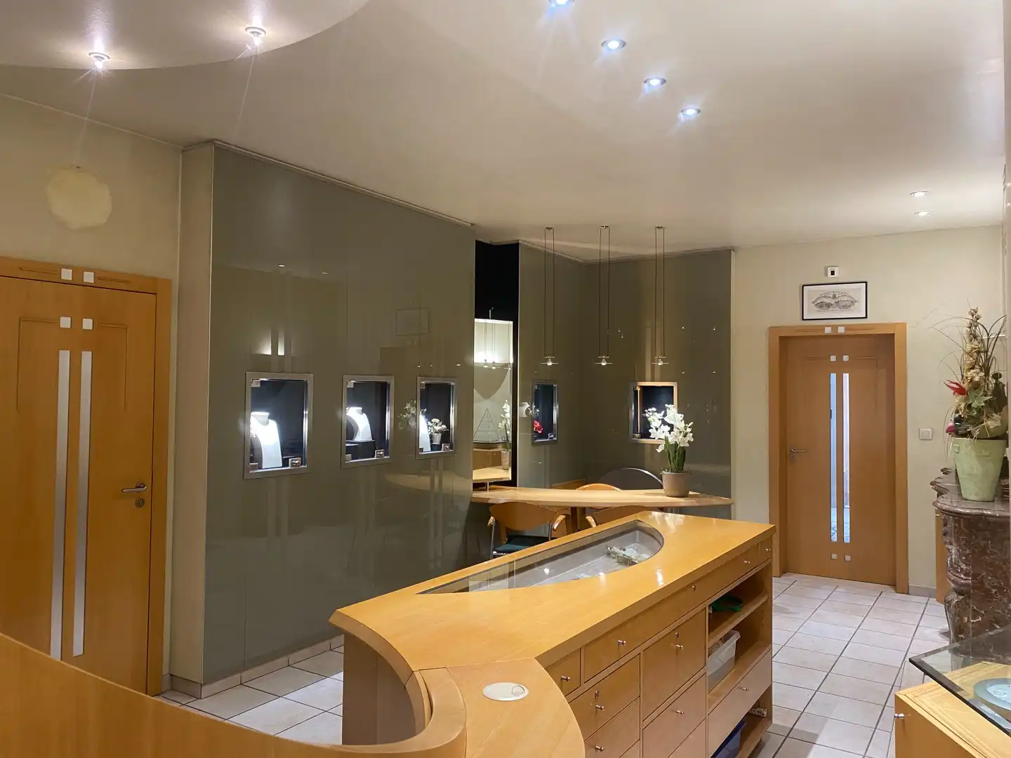 Handelspand met ruime woonst in het hart van Geraardsbergen foto 5