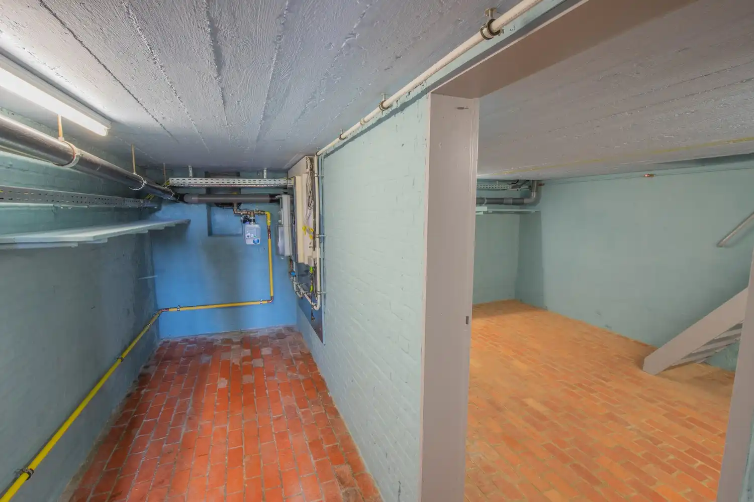 Gerenoveerde halfopen bebouwing met 3 slaapkamers, tuin en 2 autostaanplaatsen! foto 19