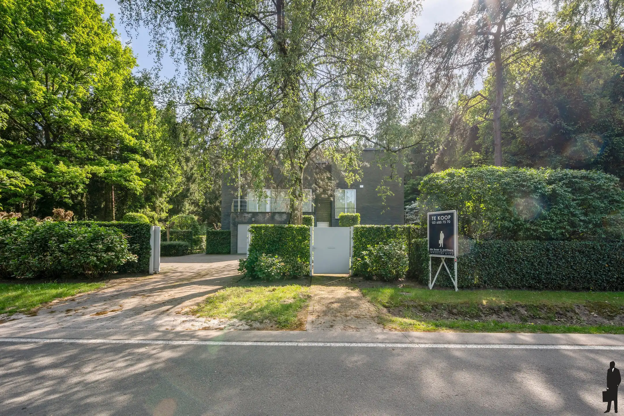 Moderne woning op perceel van ca. 3.500m² foto 29