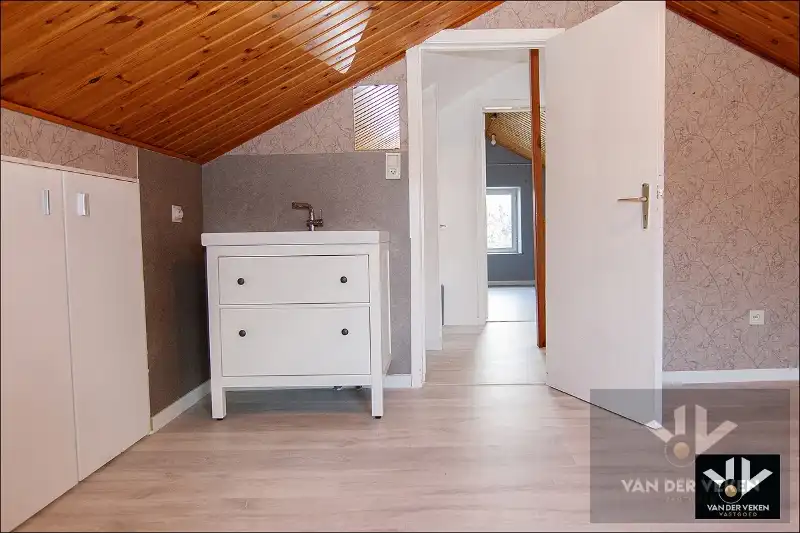 Te renoveren (uitbreidbare) woning (6% btw) met garage op een rustig gelegen perceel van +- 11are op wandelafstand van het centrum van Diepenbeek! foto 12