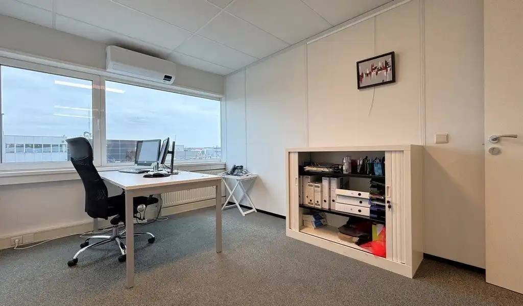 Instapklaar kantoor te huur nabij E313/E34 te Wommelgem foto 8