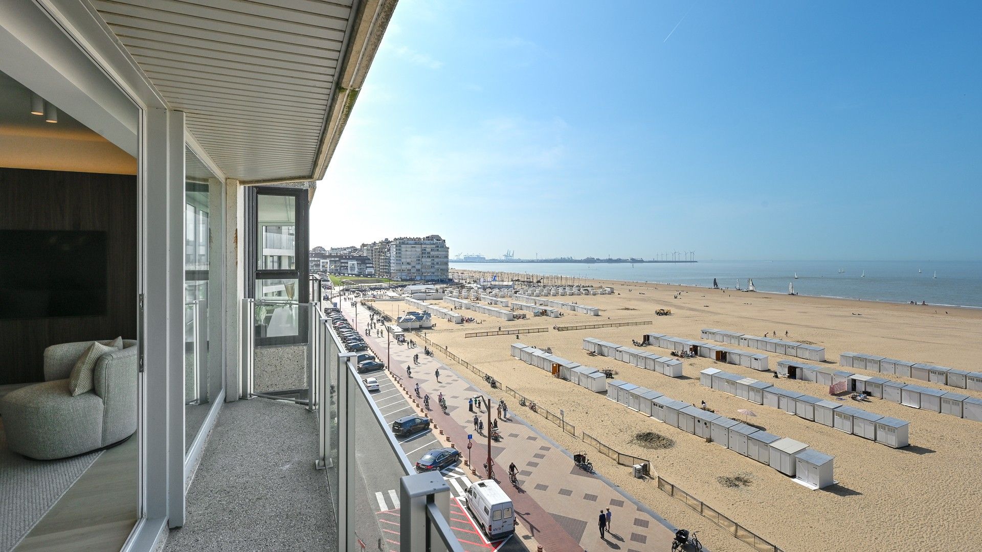 Prachtig gerenoveerd appartement met frontaal zeezicht op Albertstrand foto 3