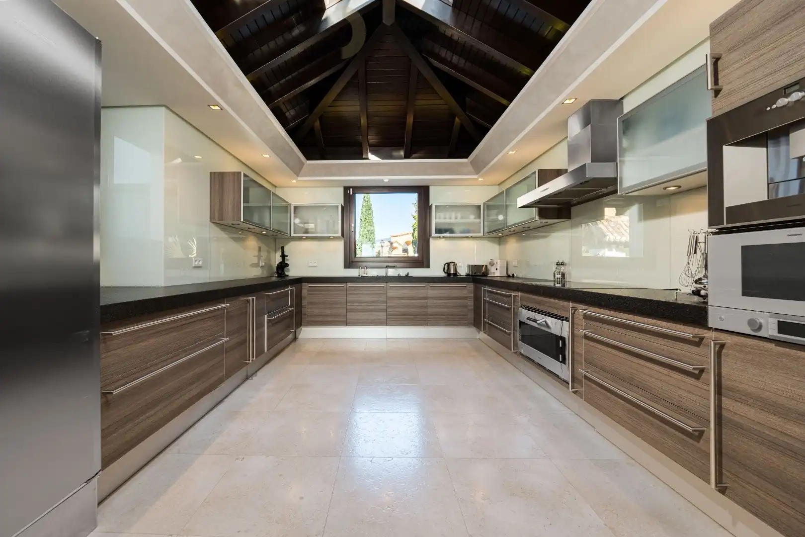 Deze vorstelijke luxe villa ligt majestueus in Los Flamingos, Benahavis. foto 30