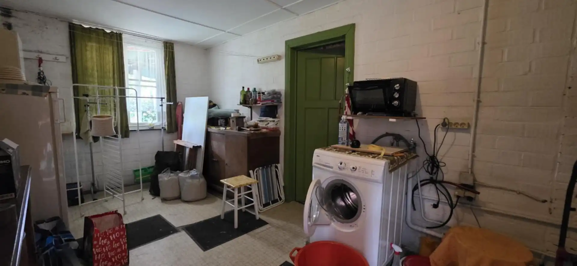 Renovatiewoning met veel potentieel foto 8