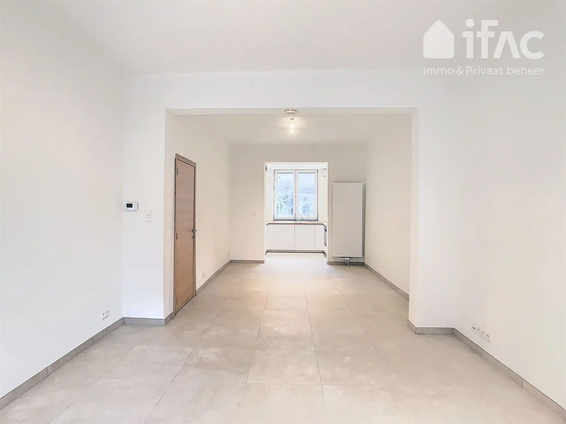 Mooi gerenoveerde woning met ruim terras foto 2