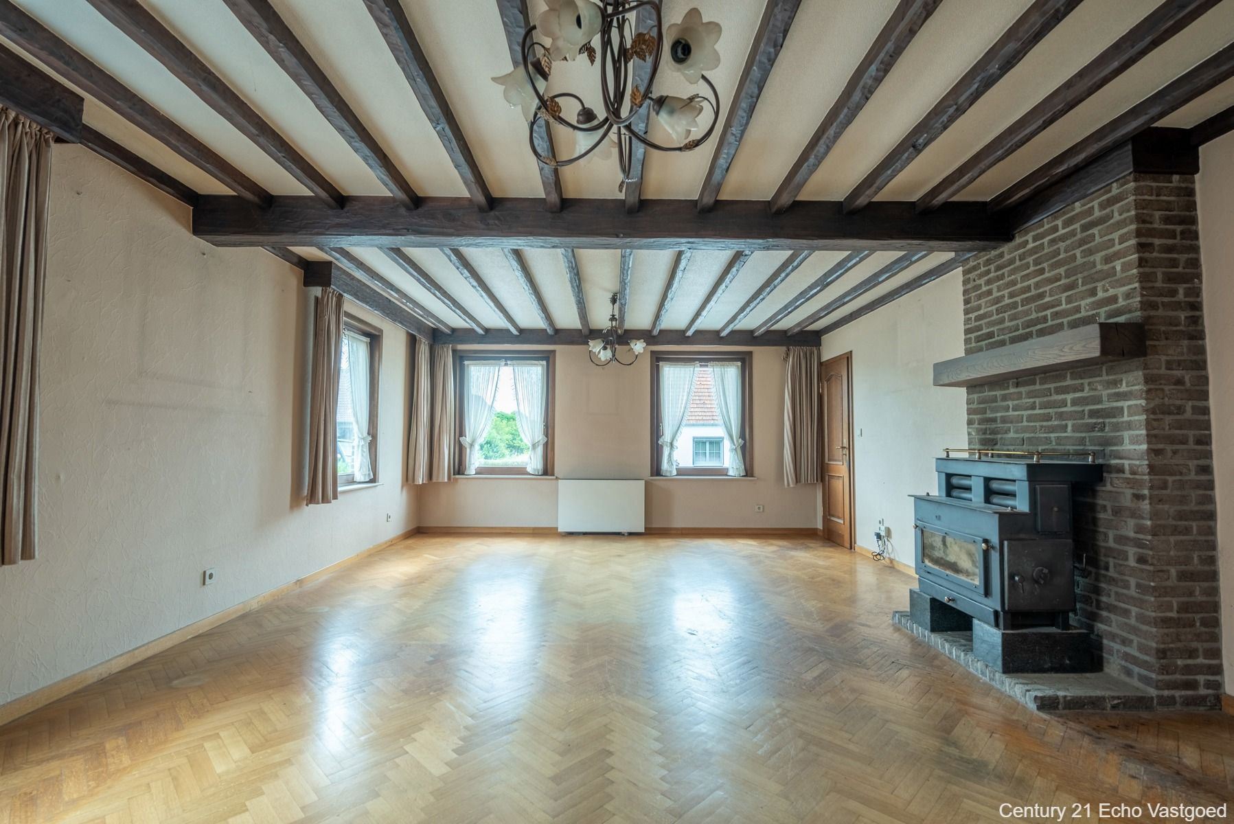 Karakterwoning met hal, garages, parking, tuin op ca 898m² foto 14