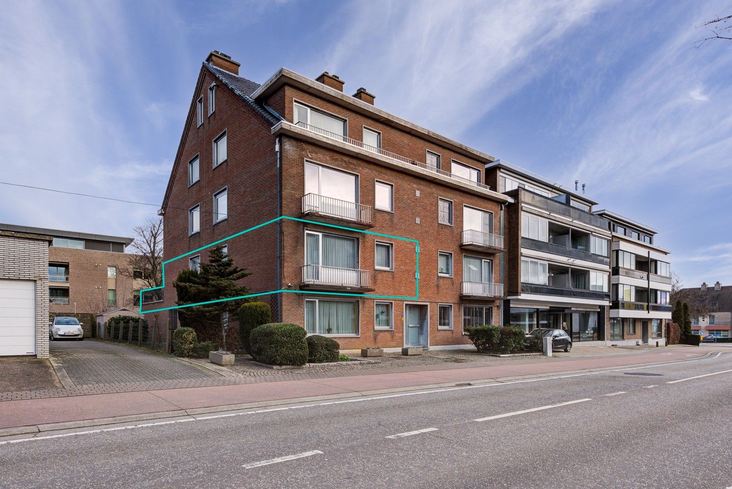 VERZORGD APPARTEMENT MET 3 SLAAPKAMERS, RUIM TERRAS EN AUTOSTAANPLAATS NABIJ HET CENTRUM VAN BILZEN foto {{pictureIndex}}