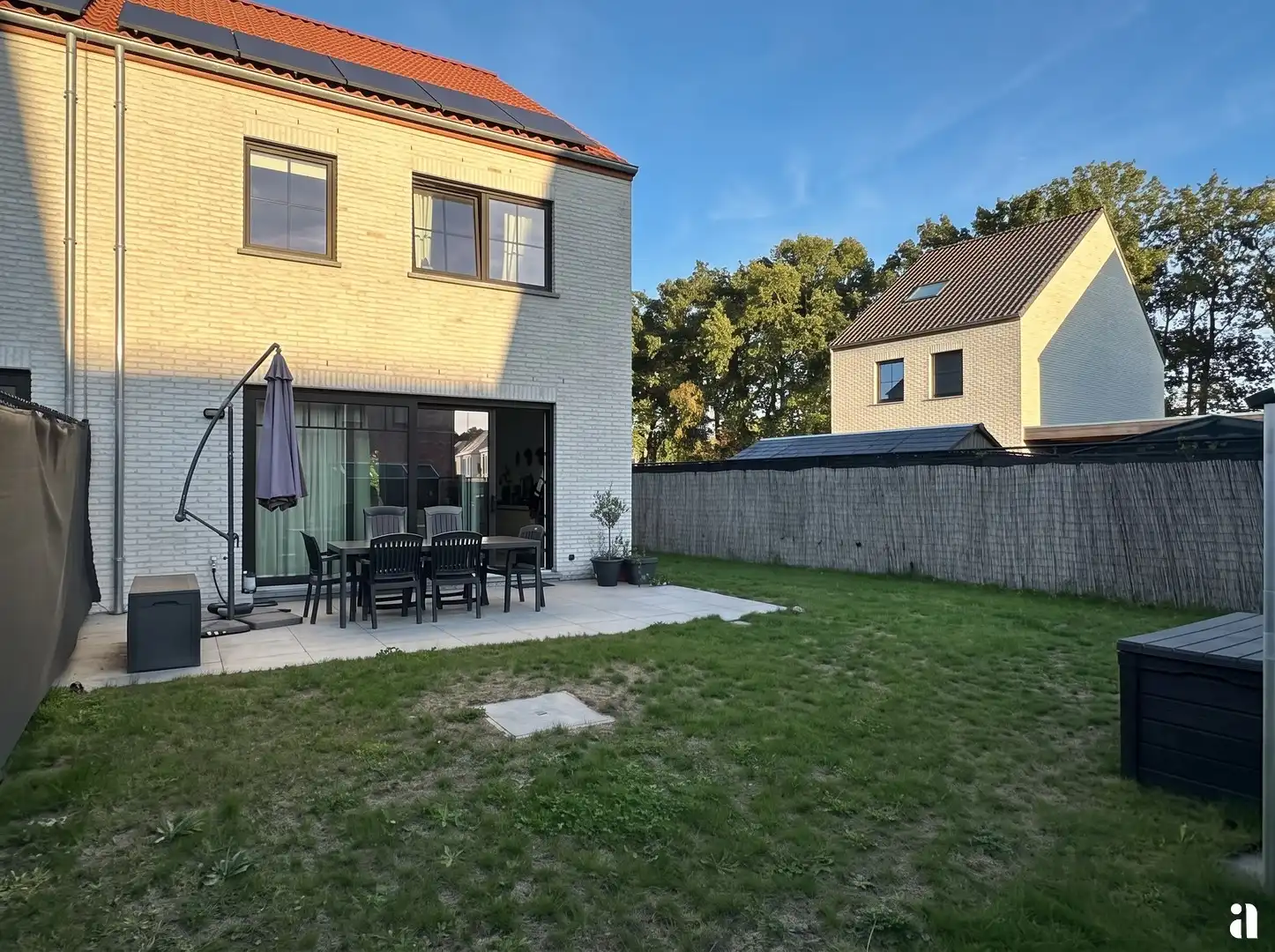 Waar licht, comfort, ruimte en een vaste carport samenkomen! foto 12