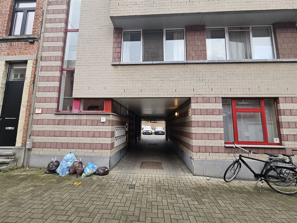 Open staanplaats op afgesloten parking foto 3