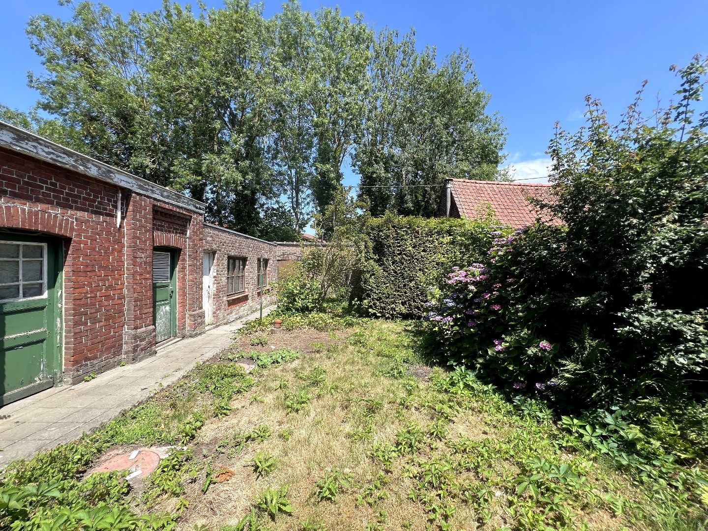 Karaktervolle burgerwoning met 3 slaapkamers, 2 garages en een mooi stukje tuin te koop in Rollegem foto 22