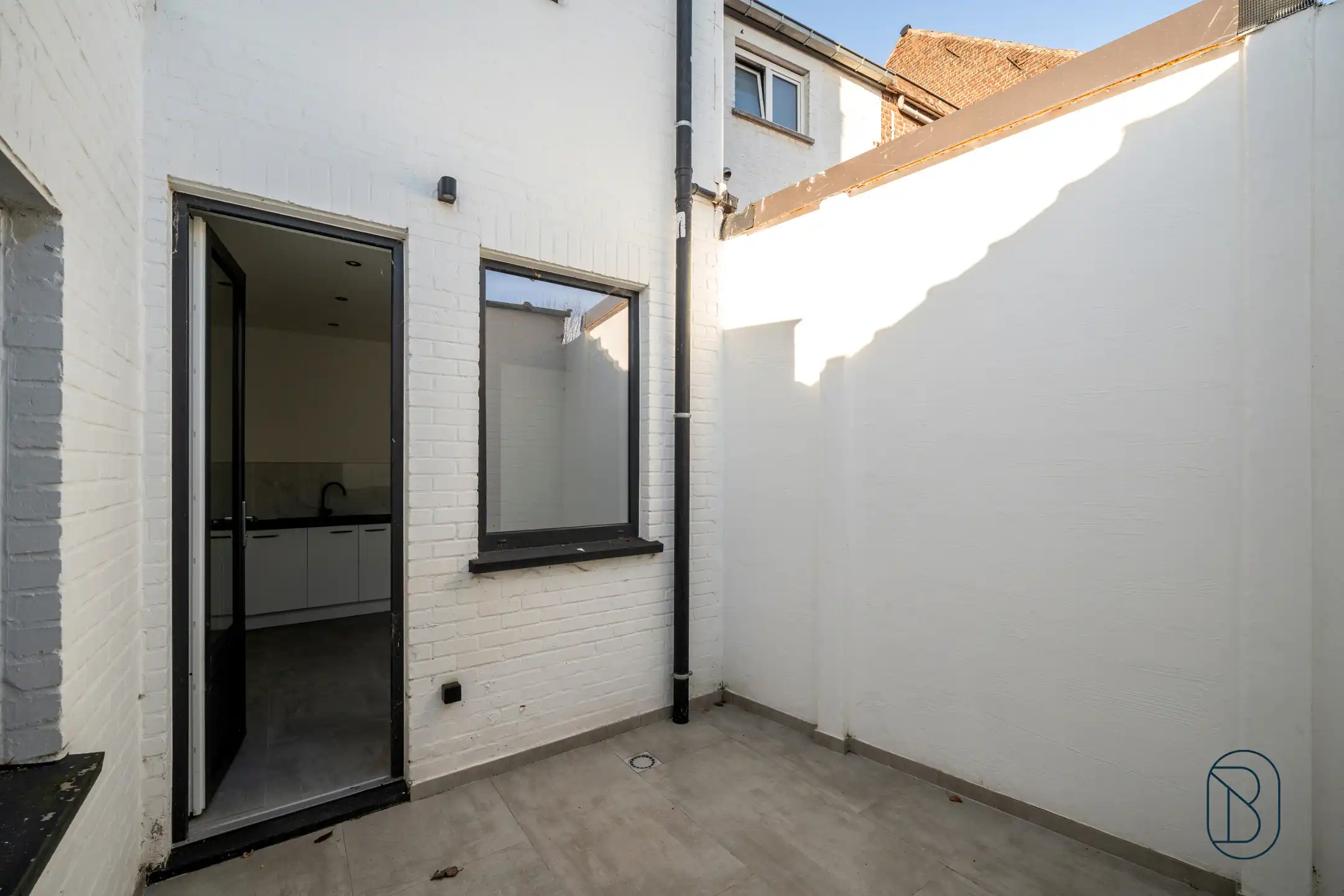 Gerenoveerd appartement met stadstuin en garage in Wevelgem foto 7