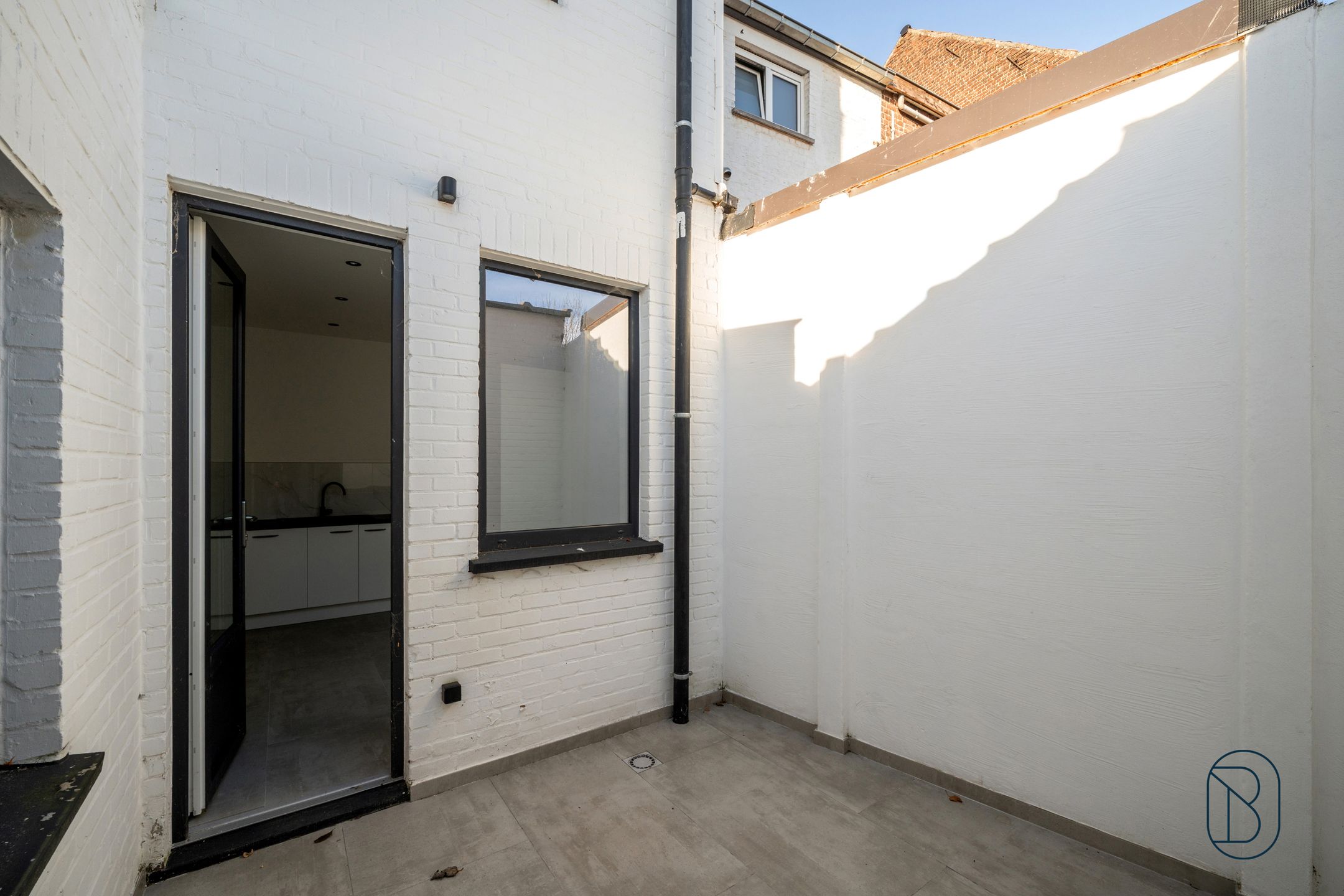 Gerenoveerd appartement met stadstuin en garage in Wevelgem foto 7