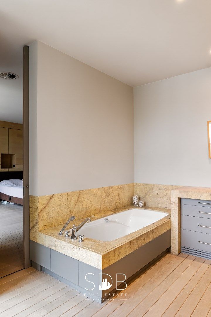 Prachtige villa met hippische accommodatie en graslanden op +/- 23 ha foto 20