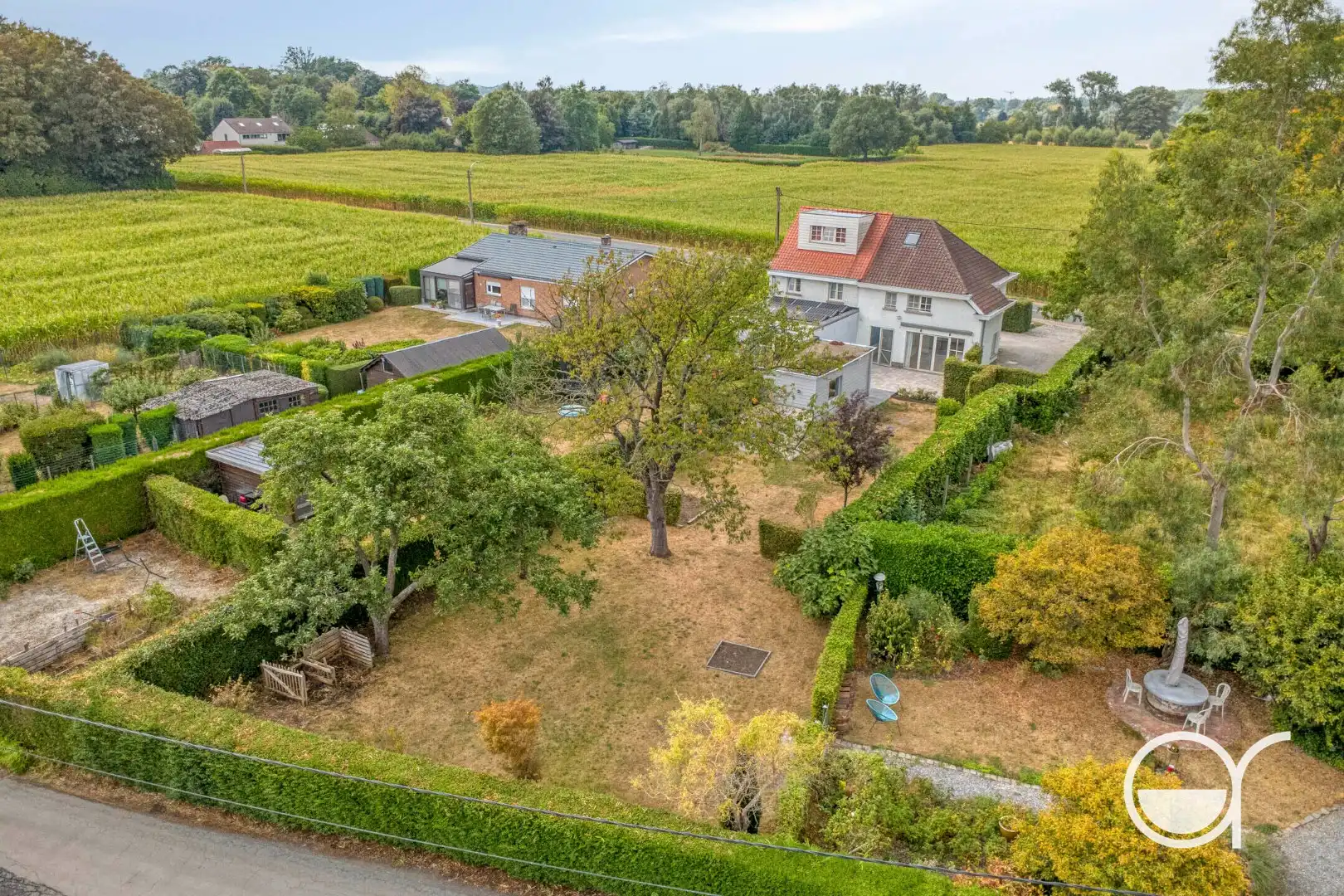 Charmante woning met mooie tuin foto 2