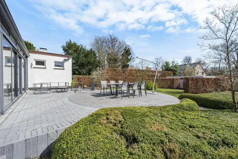 Karaktervolle, statige villawoning met 3 à 4 slpks en royale tuin foto 16