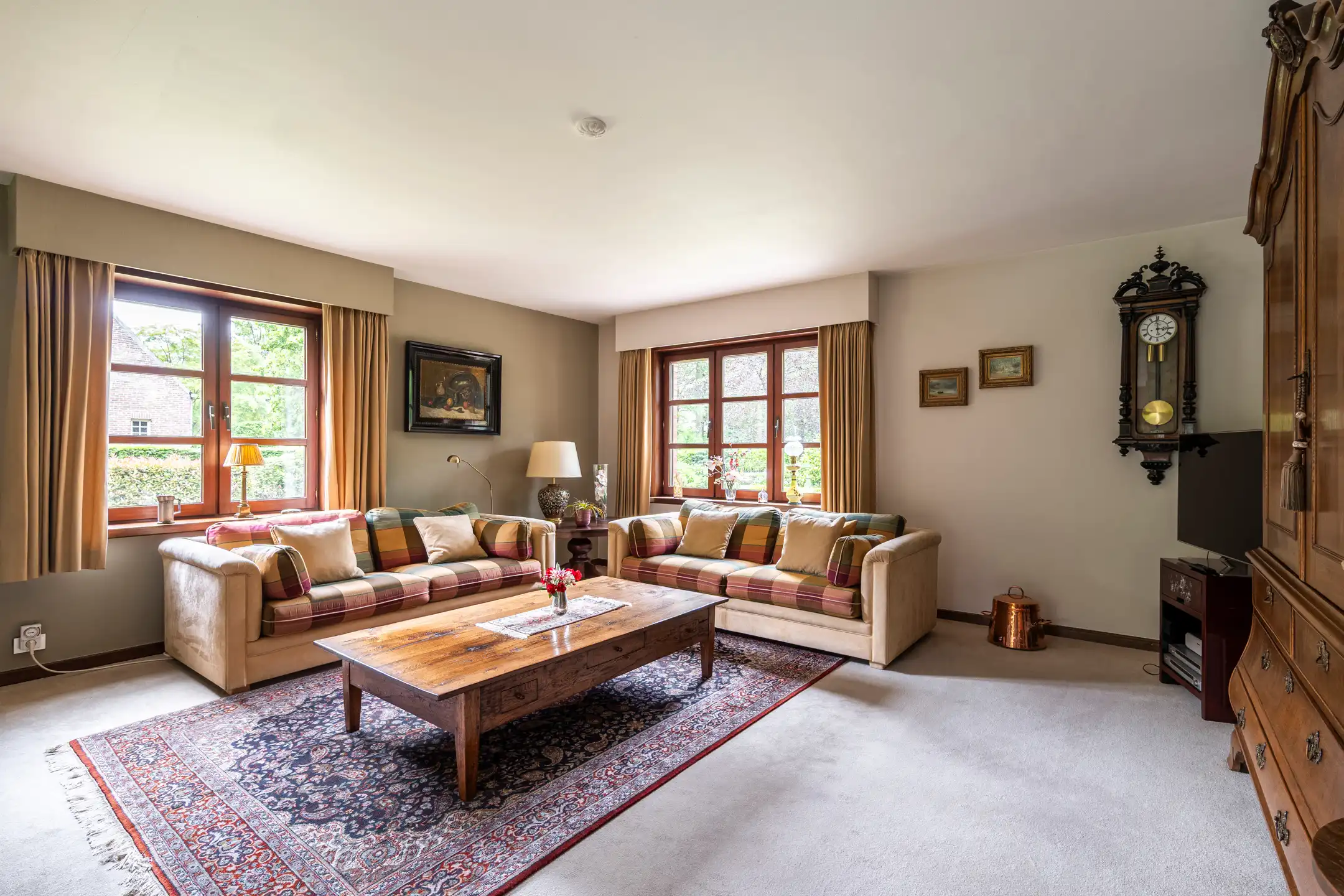 Ruime gezinswoning op prachtig perceel van ca. 1.972 m² foto 7