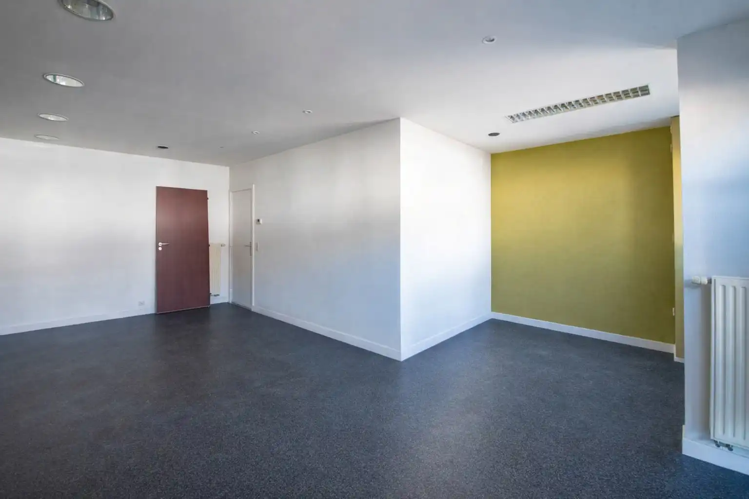 Commercieel Gelijkvloers met Sterke Visibiliteit te Kontich  foto 5