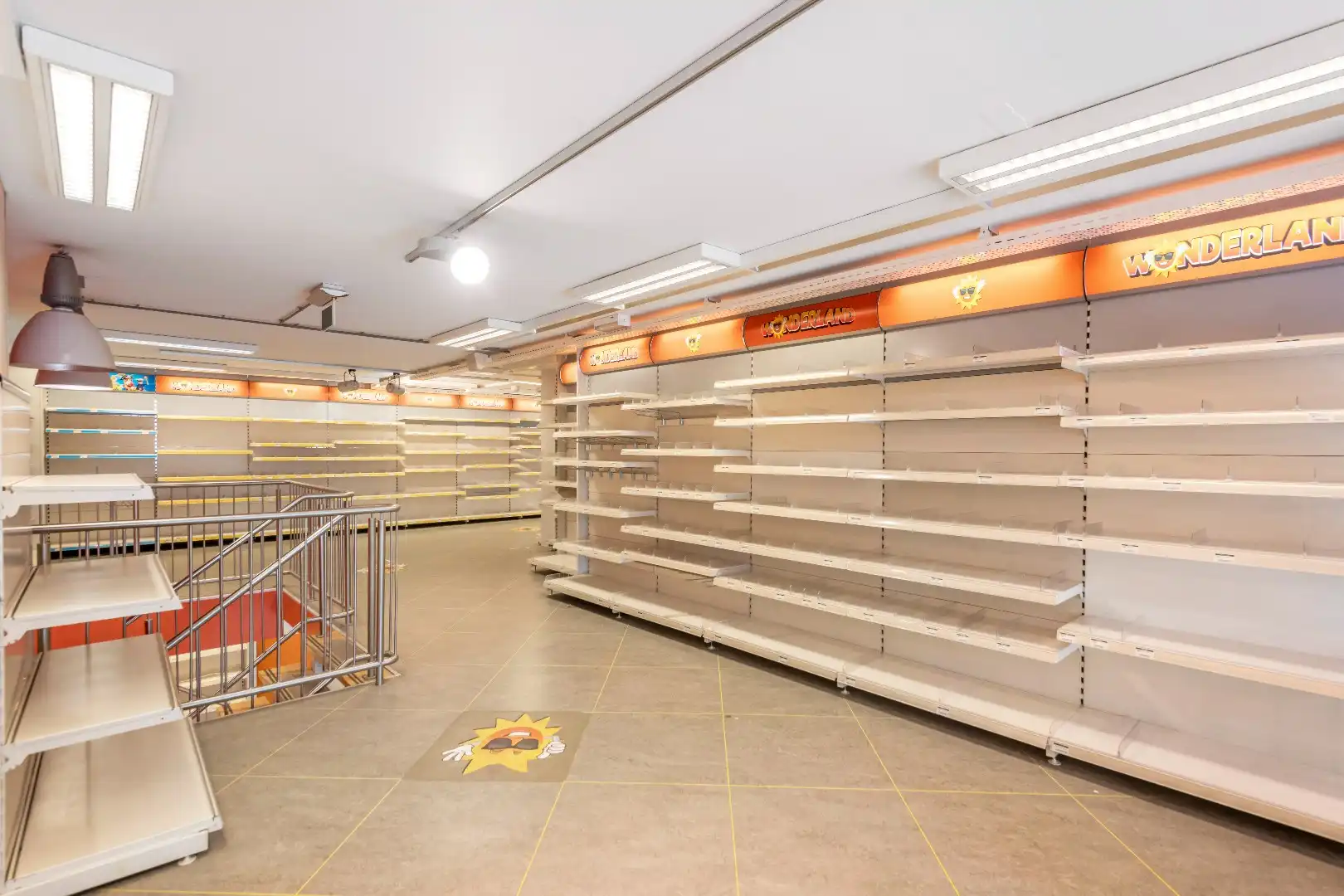 Uitstekend gelegen handelspand te huur op de Lippenslaan in Knokke, met een uitzonderlijke gevelbreedte van 12 meter. foto 8