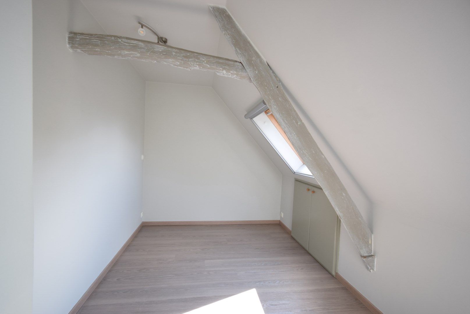 Charmante woning in rustige buurt te Ledegem foto 10