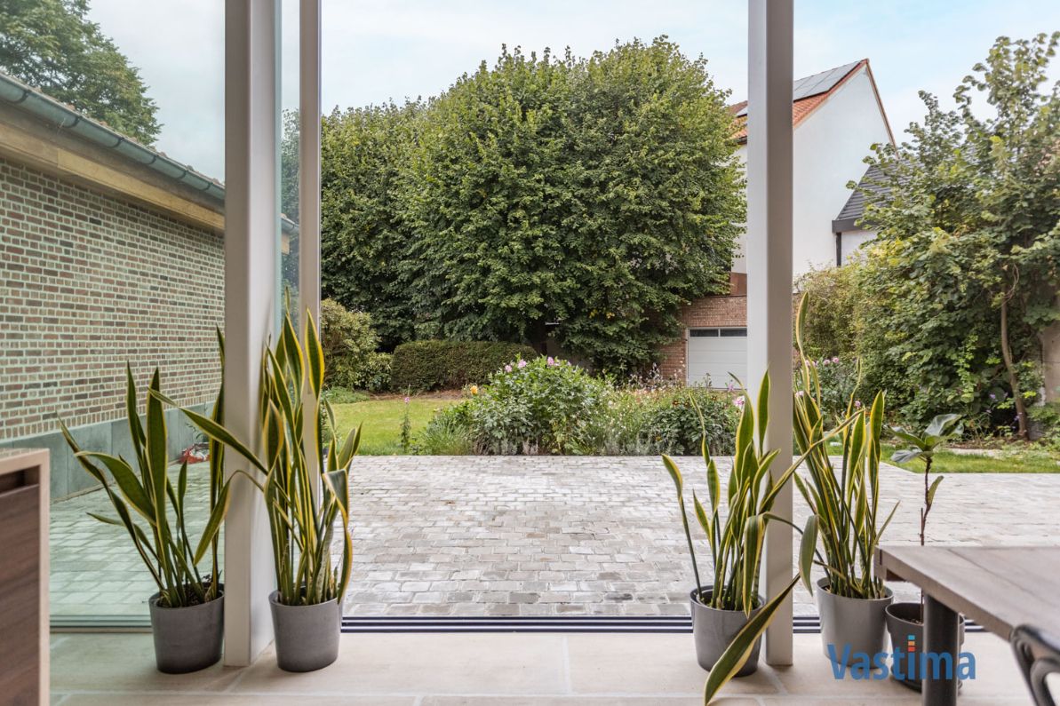 Exclusief herenhuis met idyllische tuin en dubbele garage in hartje Aalst foto 29