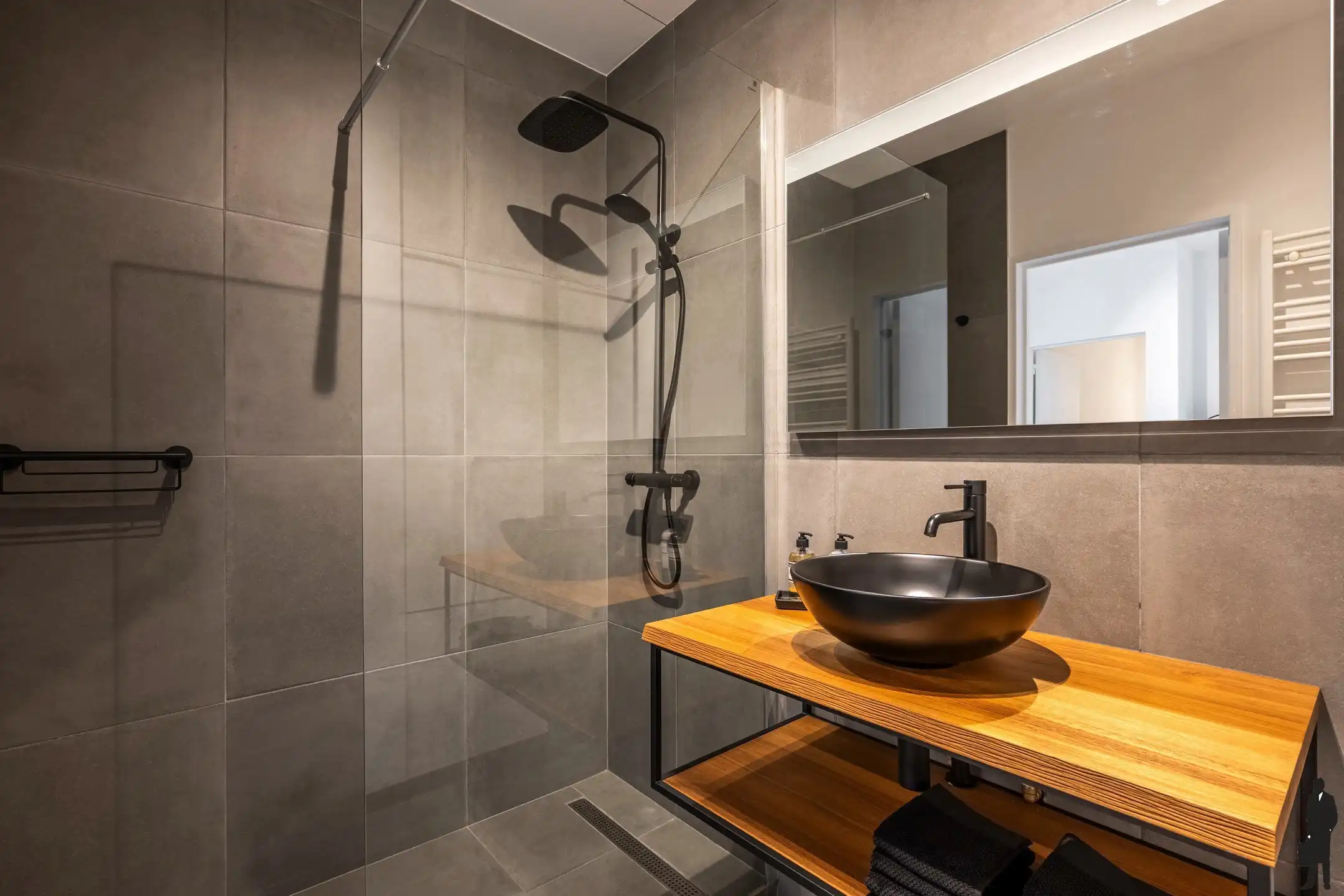 Lichtrijk gerenoveerd instapklaar appartement met 2 slpk foto 13