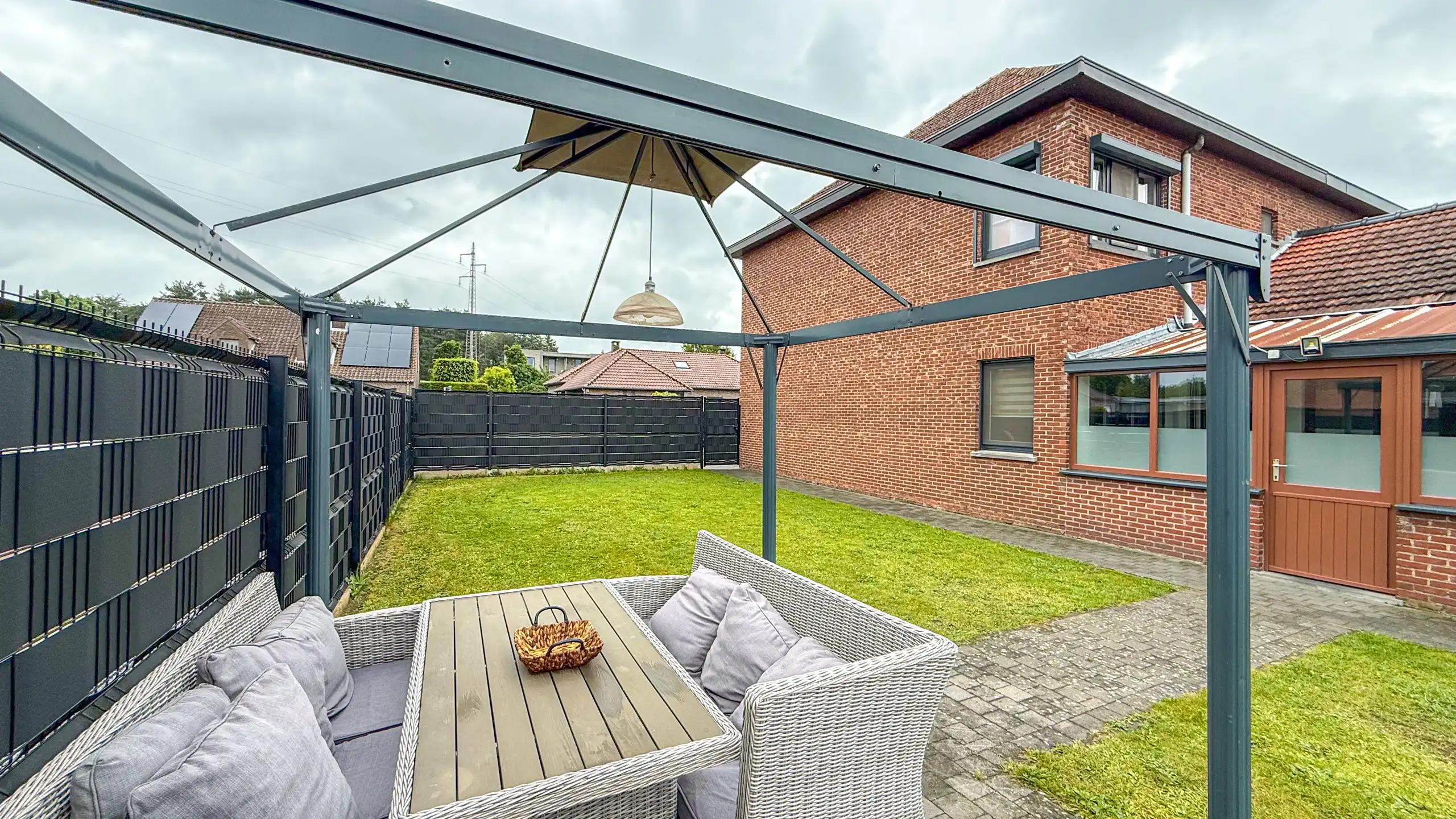 Halfopen woning met tuin en dubbele garage in H-Z! foto 20