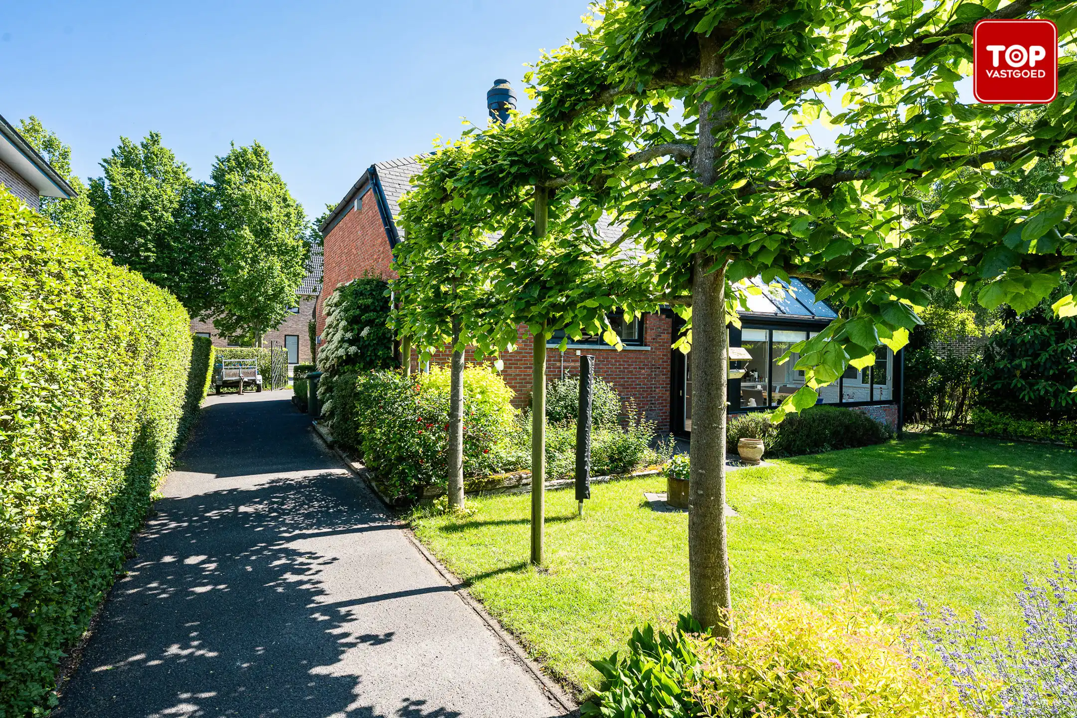 Architecturale woning met unieke split-level indeling op 659 m² in het groene Wondelgem foto 27