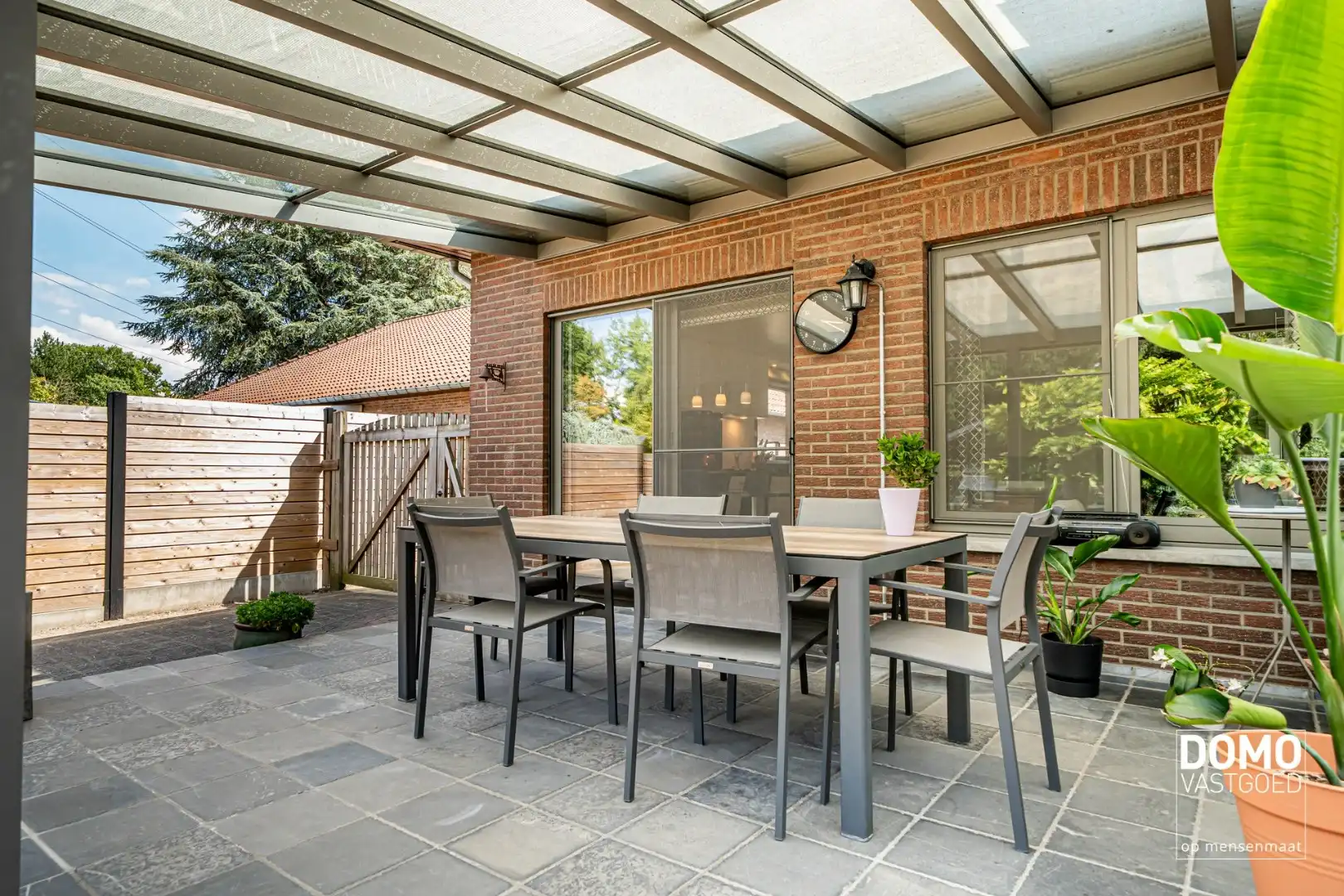 GERENOVEERDE, INSTAPKLARE GEZINSWONING MET 4 SLAAPKAMERS TE TUILT foto 3