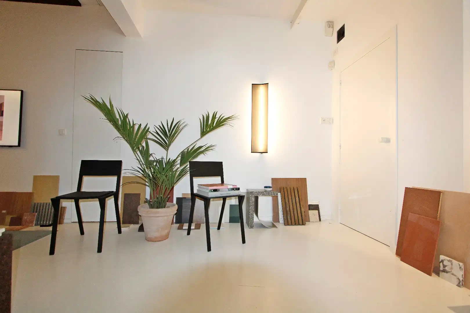 Ingericht en gemeubeld handelspand in een zijstraat van de Dumortierlaan te huur  foto 9