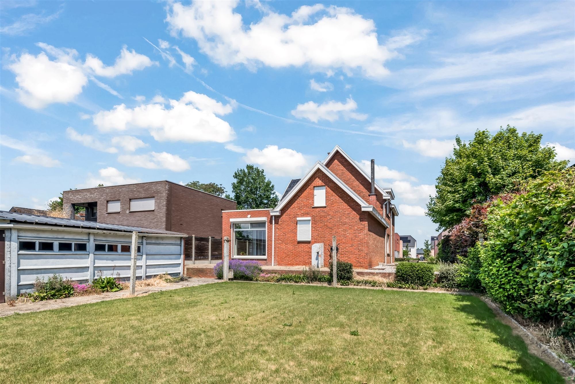 OP TE FRISSEN MAAR ZEER GOED ONDERHOUDEN WONING OP EEN RUIM PERCEEL NABIJ CENTRUM OOSTHAM foto 24