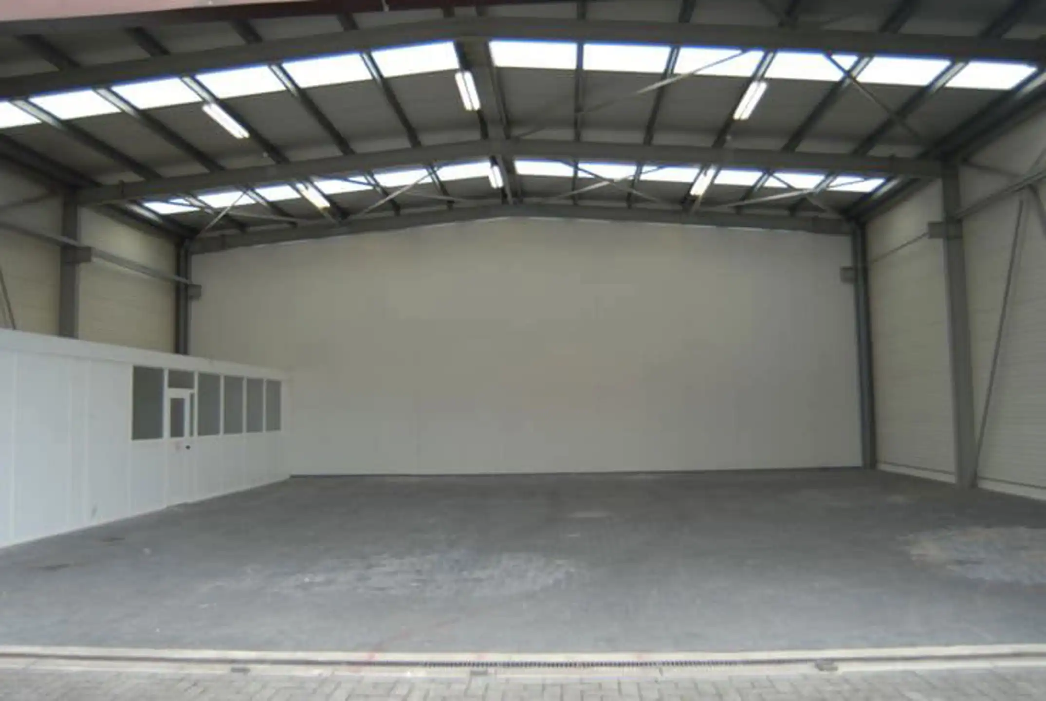 BEDRIJFSGEBOUW VAN 300M² foto 3