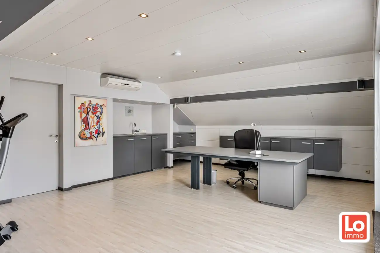 Instap klare open woning met inpandige dubbele garage én zwembad op een rustige locatie nabij het centrum van Zaffelare! foto 31