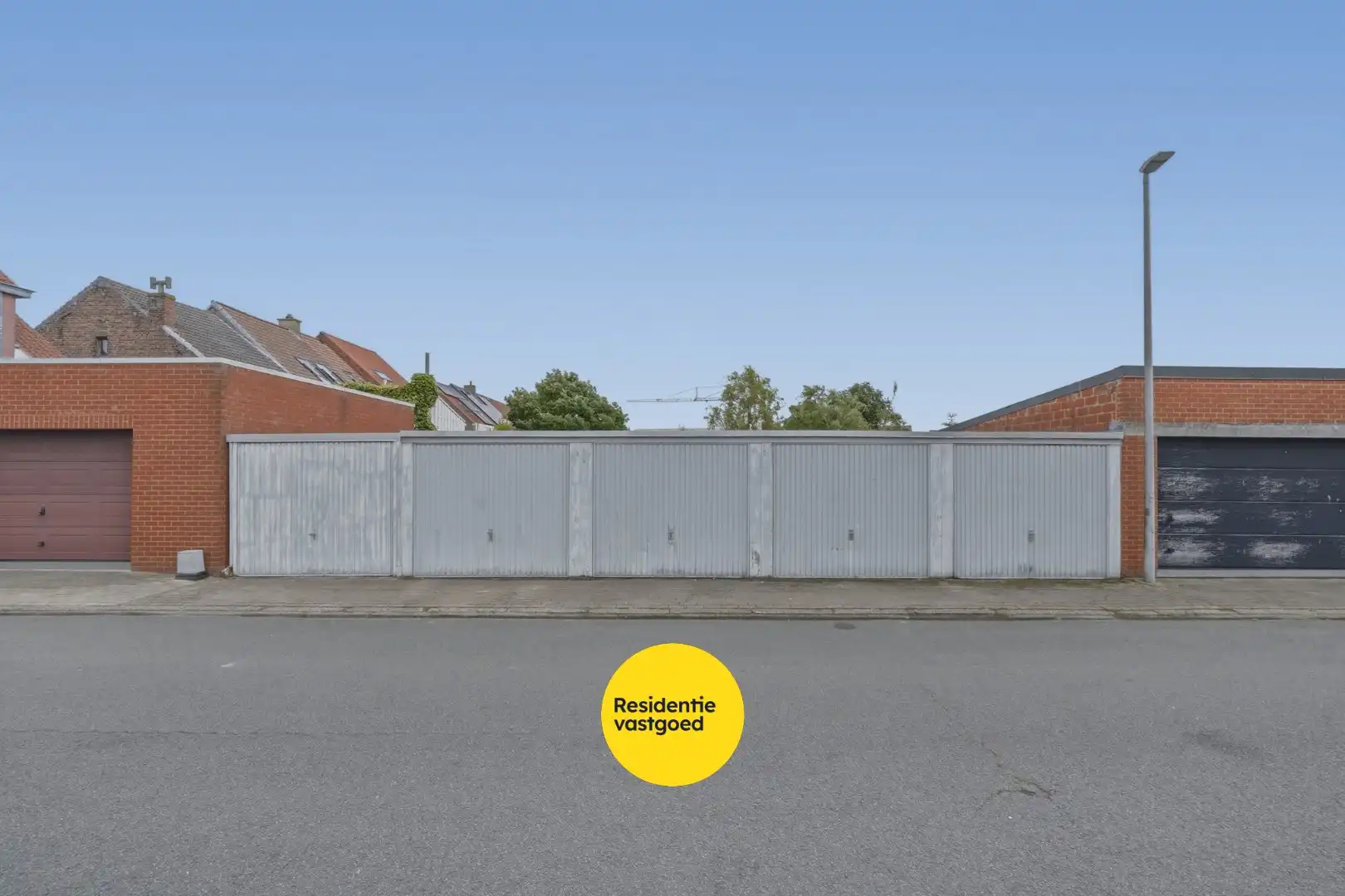 Karaktervolle instapklare hoekwoning met inpandige garage en zonnige stadstuin foto 3