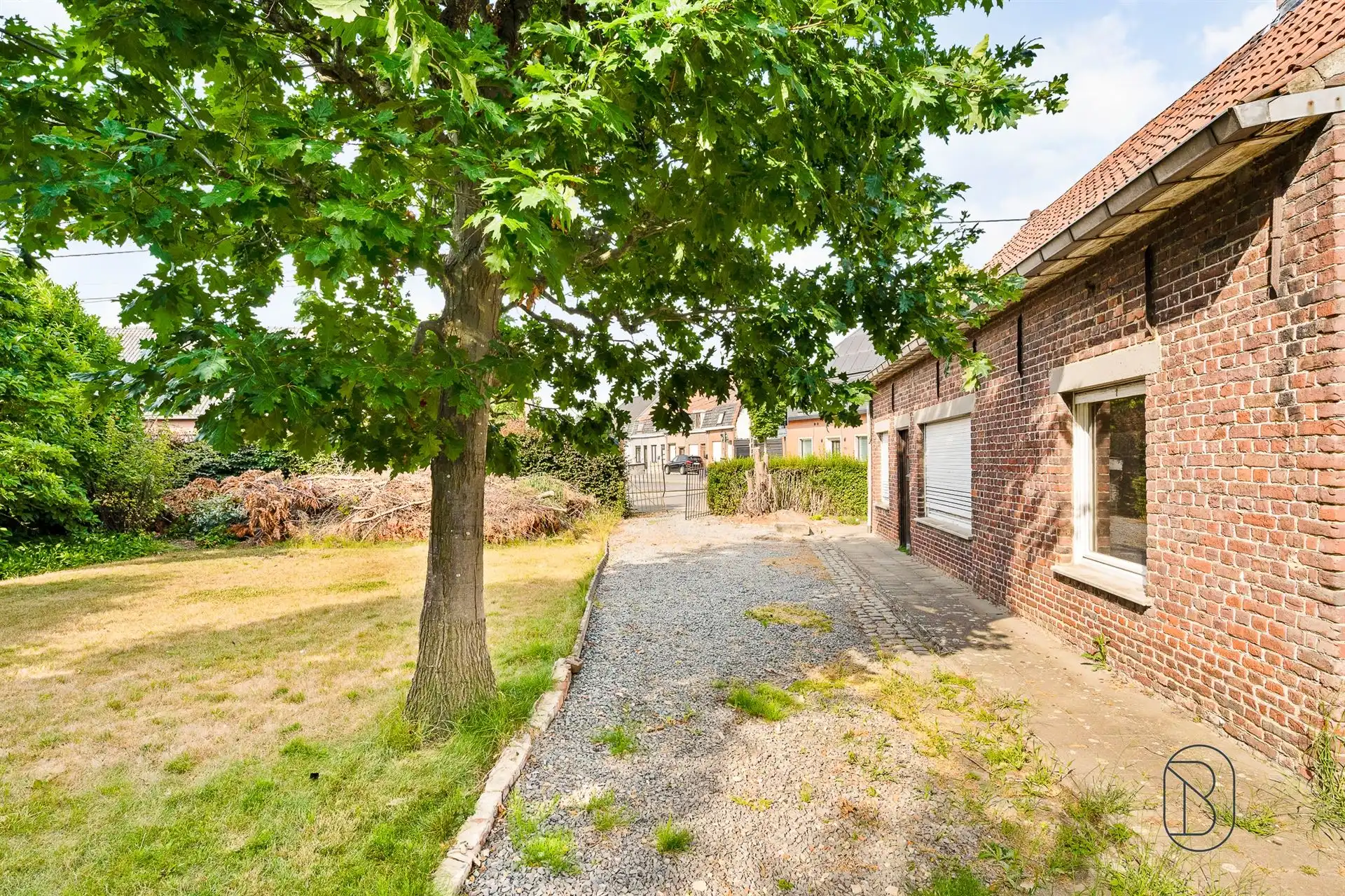 Eigendom met renovatiepotentieel op ca. 1.250 m² foto 8