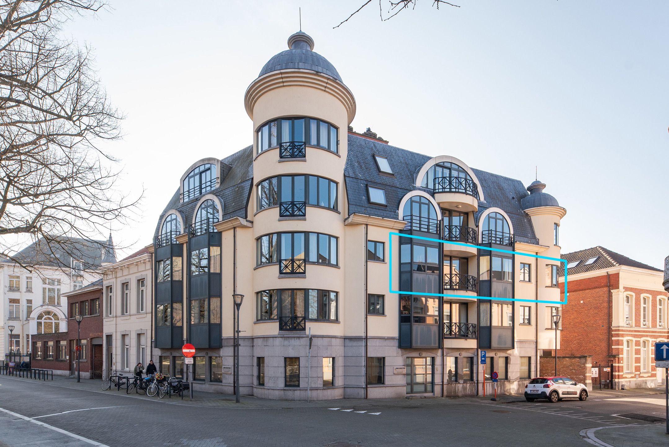 Stijlvol 2 slaapkamer appartement van 136m² in het centrum  foto {{pictureIndex}}