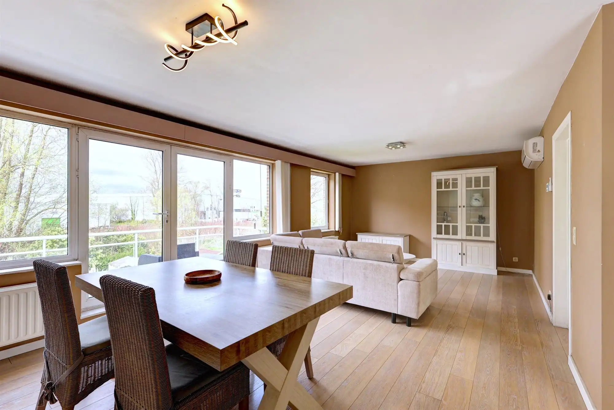 Instapklaar appartement met zonnig terras op toplocatie in Wilrijk foto 5