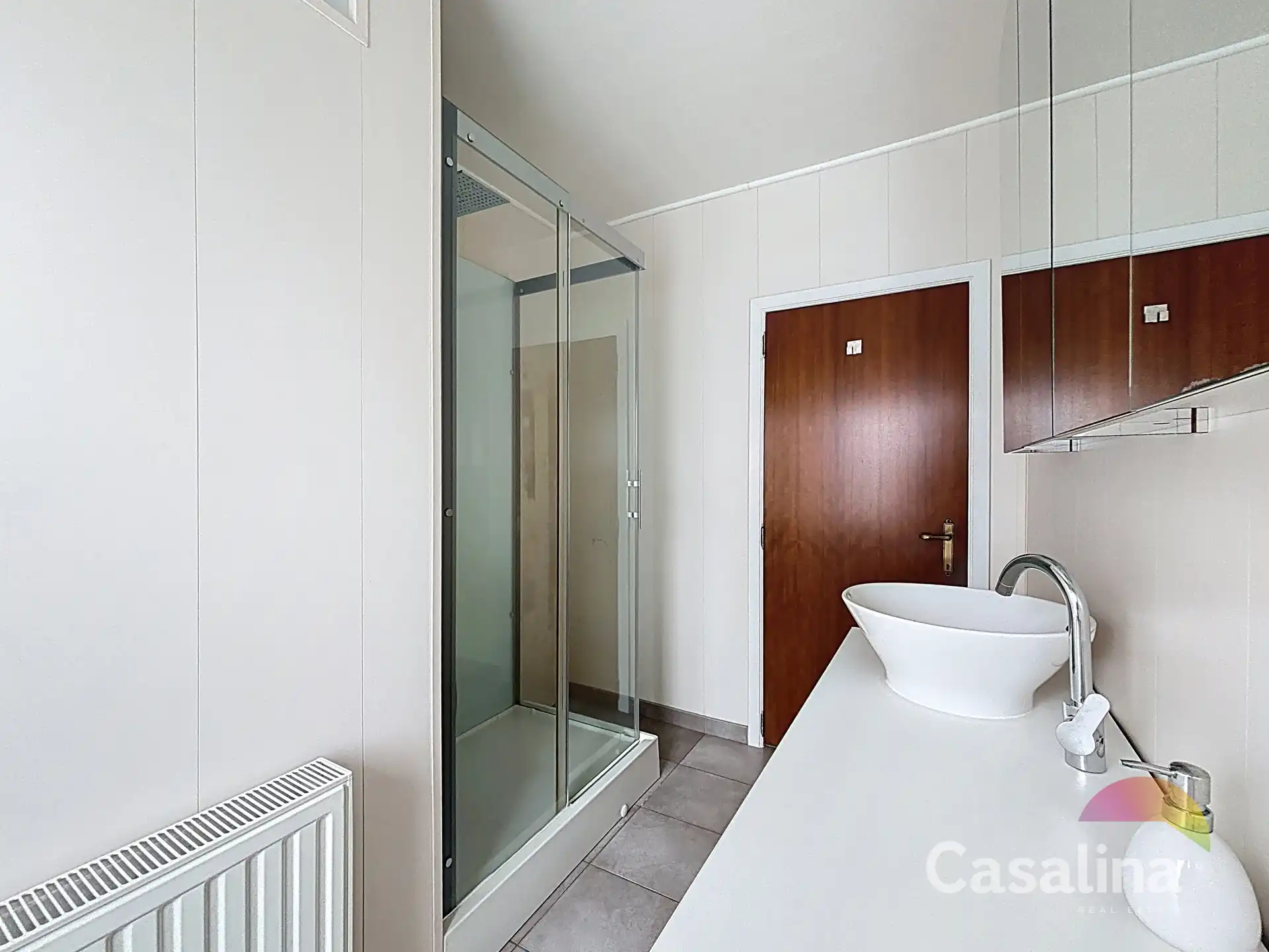 Ruime bungalow van 205 m² in een rustige, groene wijk foto 18