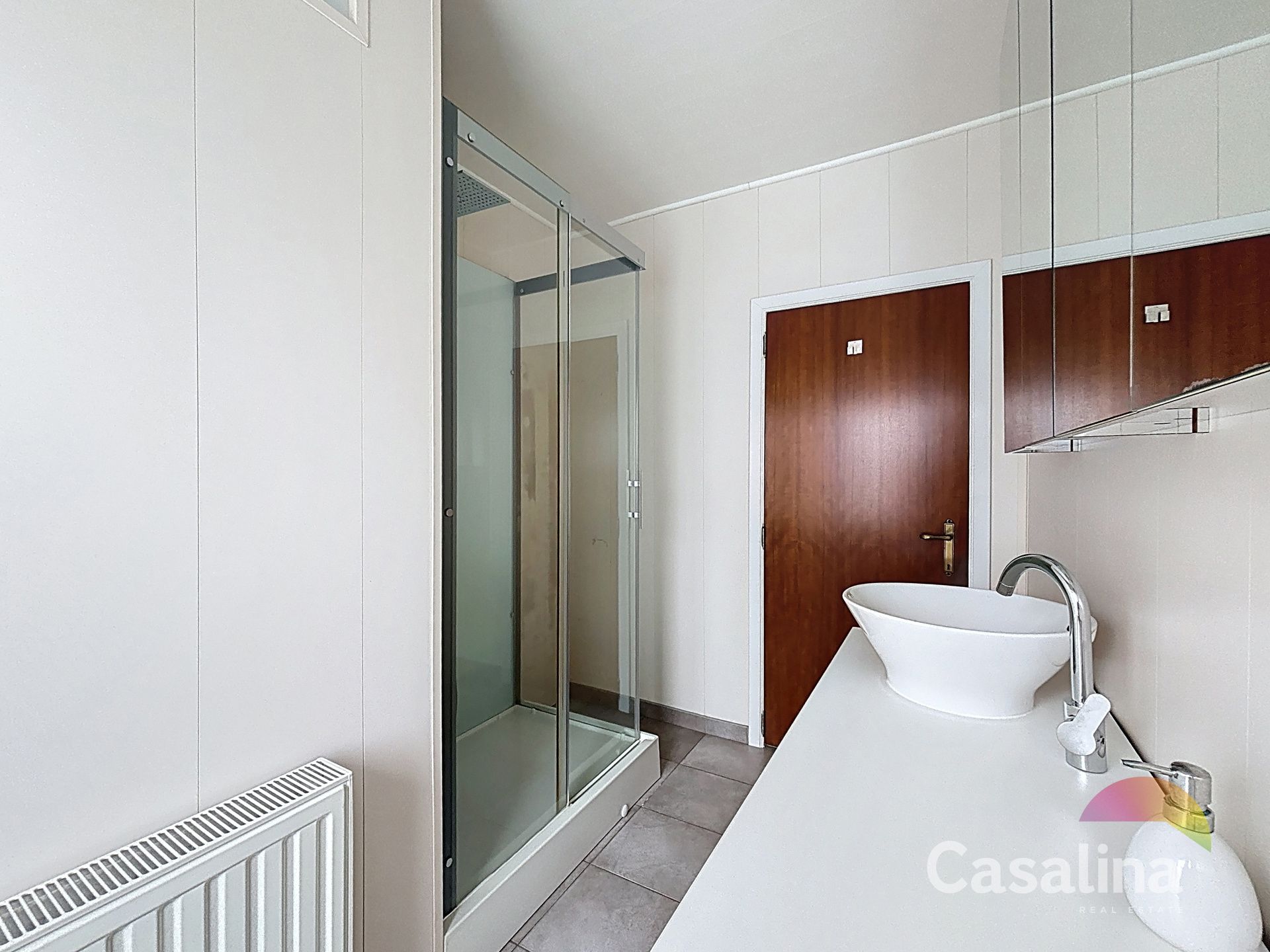 Ruime bungalow van 205 m² in een rustige, groene wijk foto 18