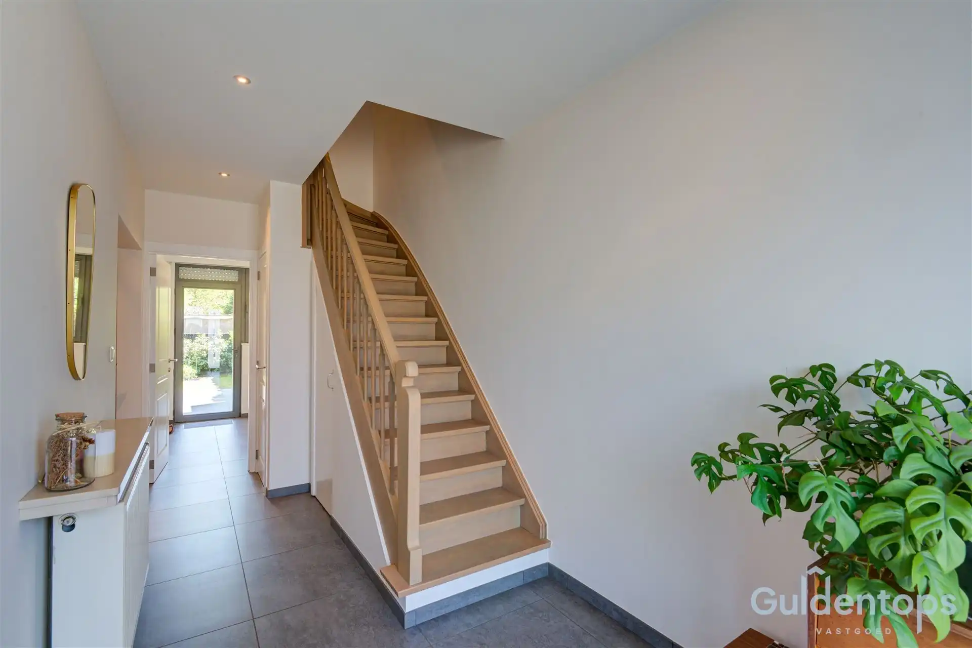 Knappe woning op topligging naast park foto 25