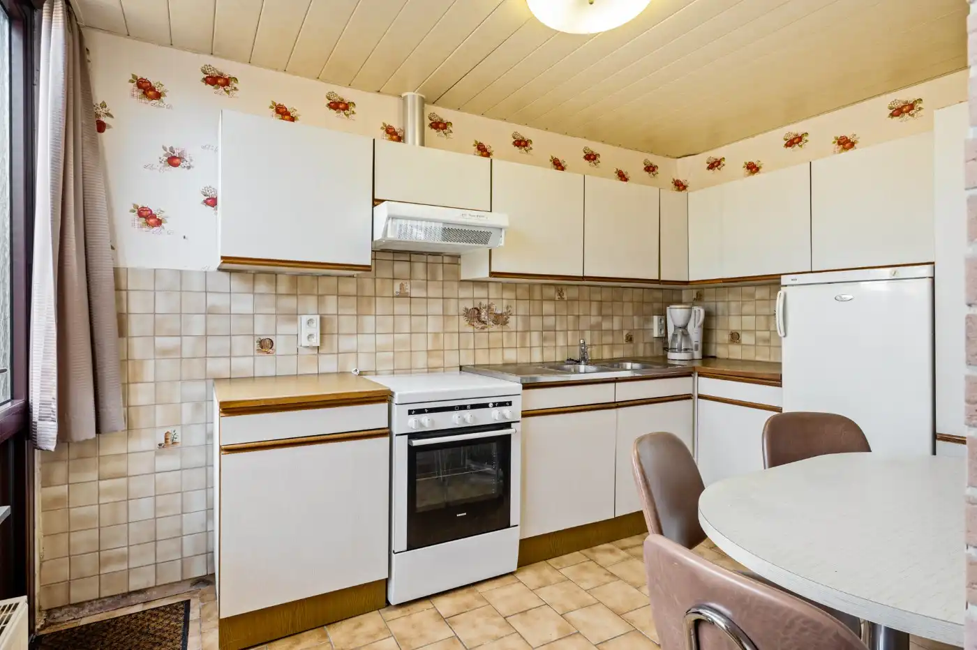 Op te frissen HOB met 3 slpk., garage en tuin foto 8